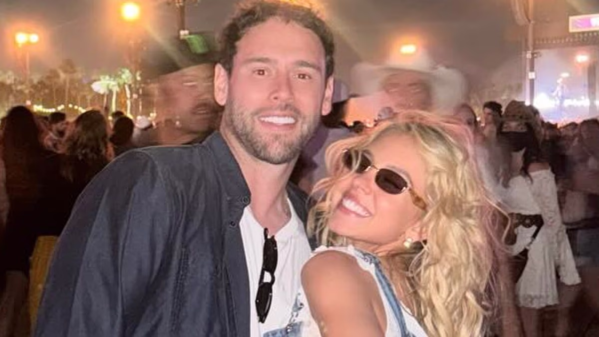 Sydney Sweeney, 28, piles on the PDA with boyfriend Scooter Braun, 44