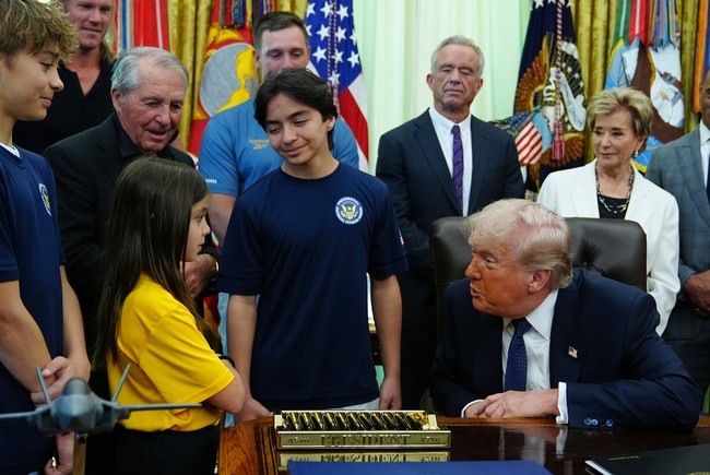Trump Signs the 'Presidential Fitness Test,' Inspiring Kids to Let Fitness and Freedom Go Hand-in-Hand