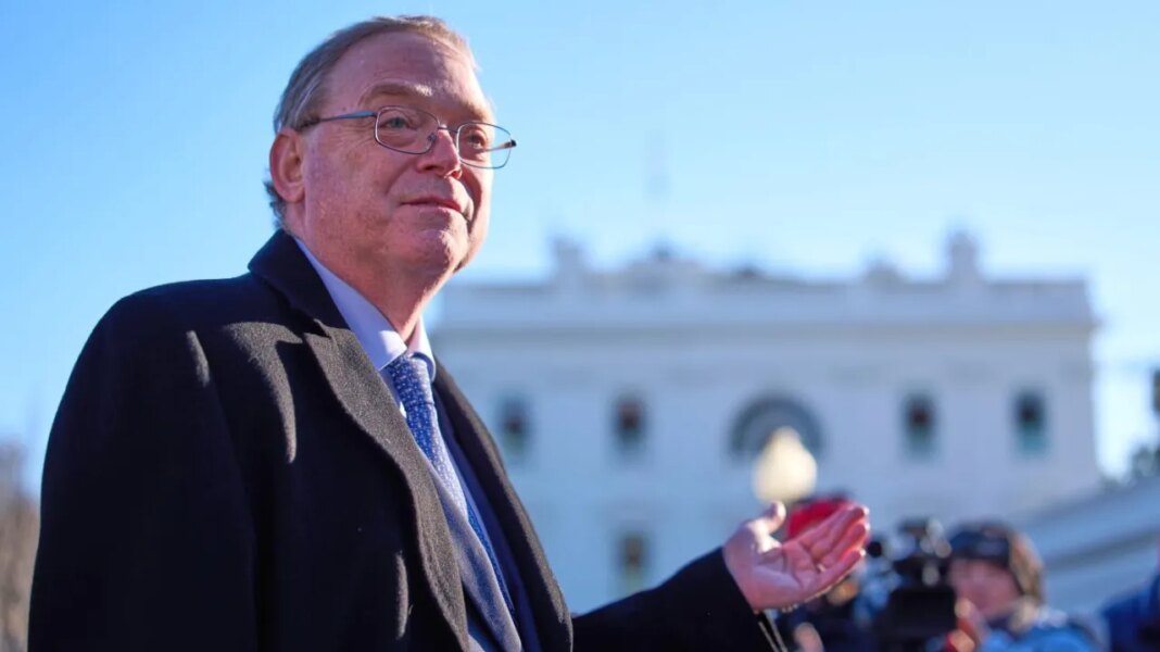 Trump economic adviser: 'Credit card spending is through the roof'