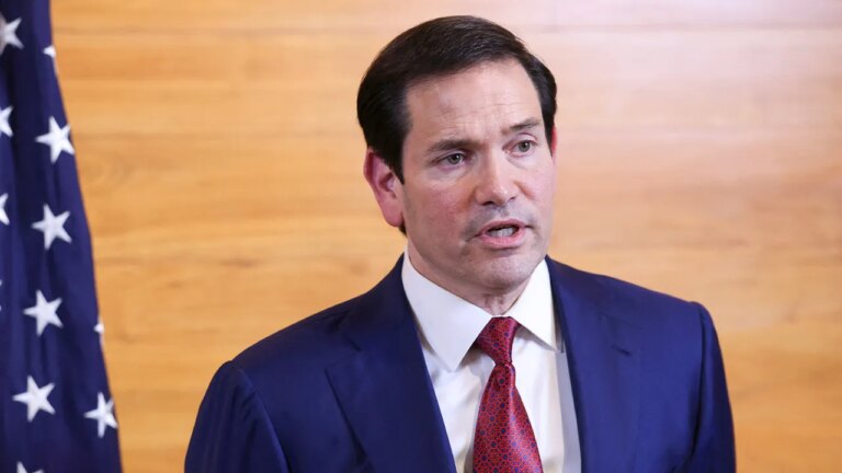 US Detains Sister of Influential Cuban Official for Alleged Communist Regime Connections