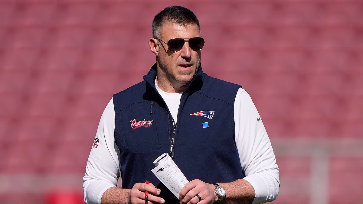 Under-fire Mike Vrabel returns to Patriots practice field