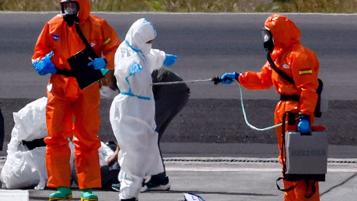 Update on four Australians still on board rat virus-stricken MV Hondius cruise ship as evacuations unfold
