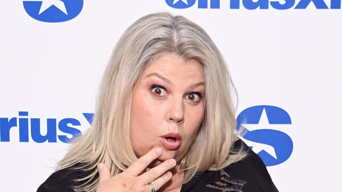 Veteran comedian reveals I'm A Celebrity co-host Julia Morris' naughty little secret
