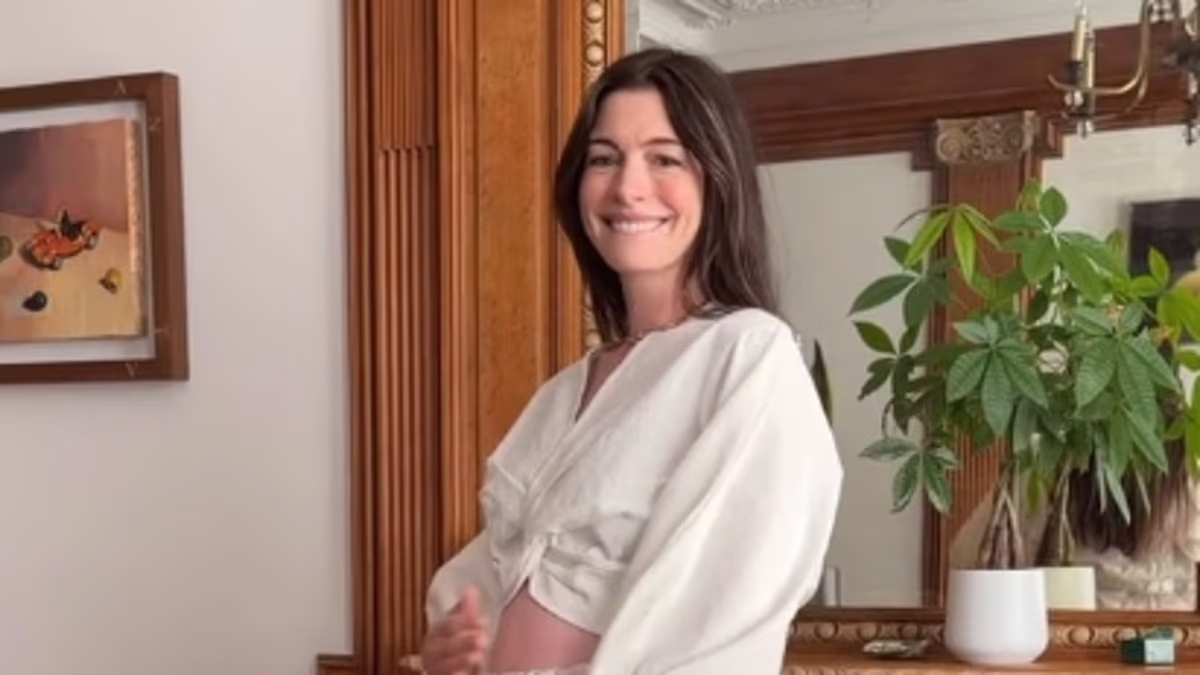 Anne Hathaway is pregnant with her third child