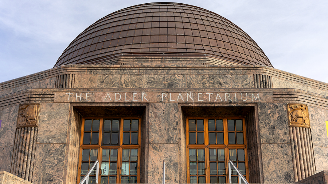 CBS crew attacked by multiple men near Chicago museum, suspects arrested: police