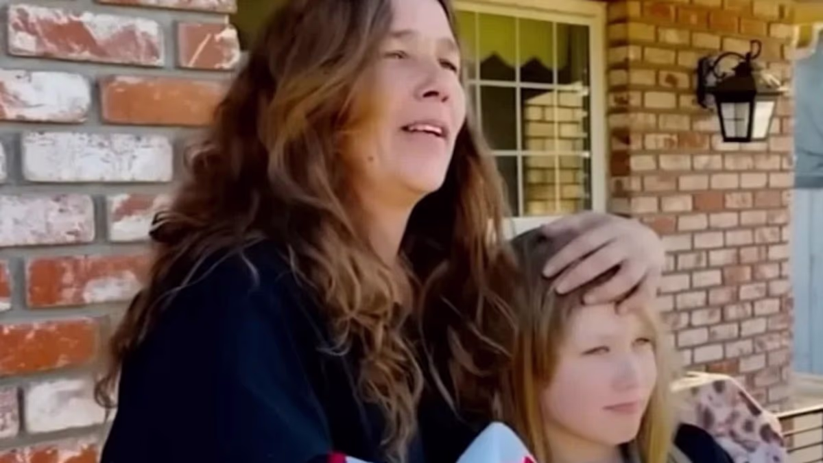 California girl, 10, hailed a hero for saving family from house fire