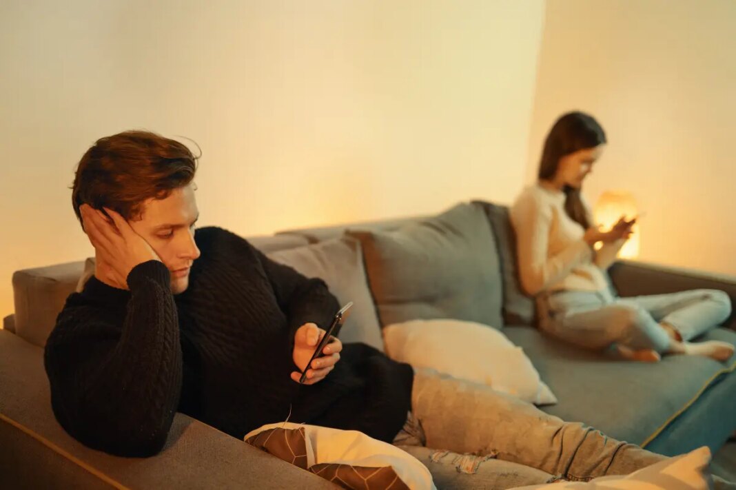 Dear Abby: I'm embarrassed that my son, daughter-in-law continue to ignore my texts