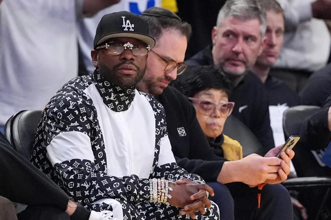 Floyd Mayweather facing felony charges for using bad check to buy $200,000 watch
