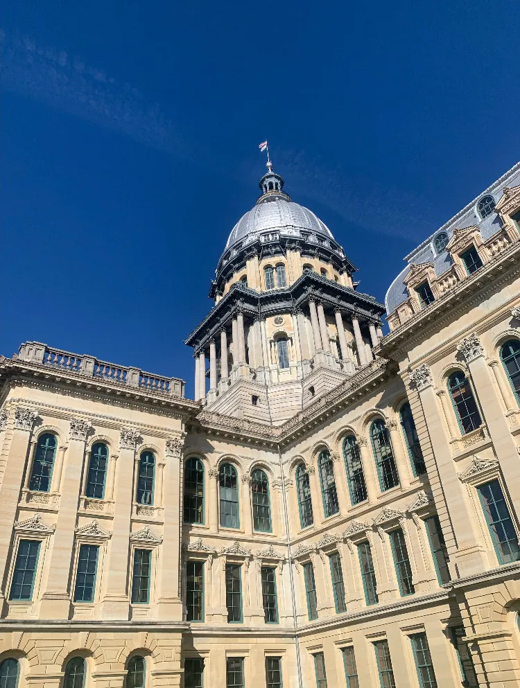 Illinois adds 6,000 jobs, unemployment stable in month of May