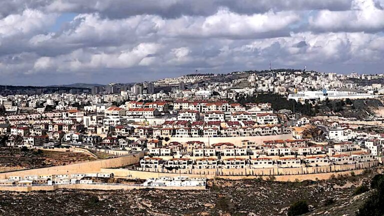 UK Crackdown on Israeli Settlements Draws Sharp Backlash as US Response Looms