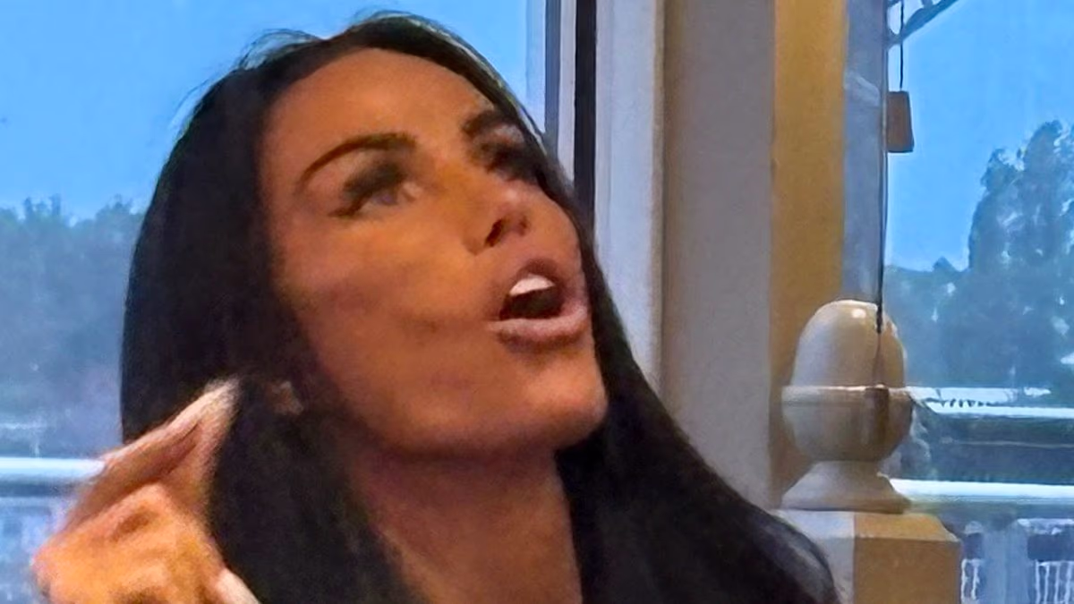 Katie Price 'drunkenly shouts HMP Dubai' at a rugby club event