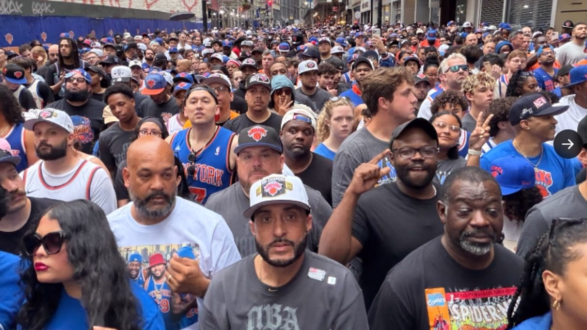 Knicks fans line up overnight and millions arrive for NBA title parade