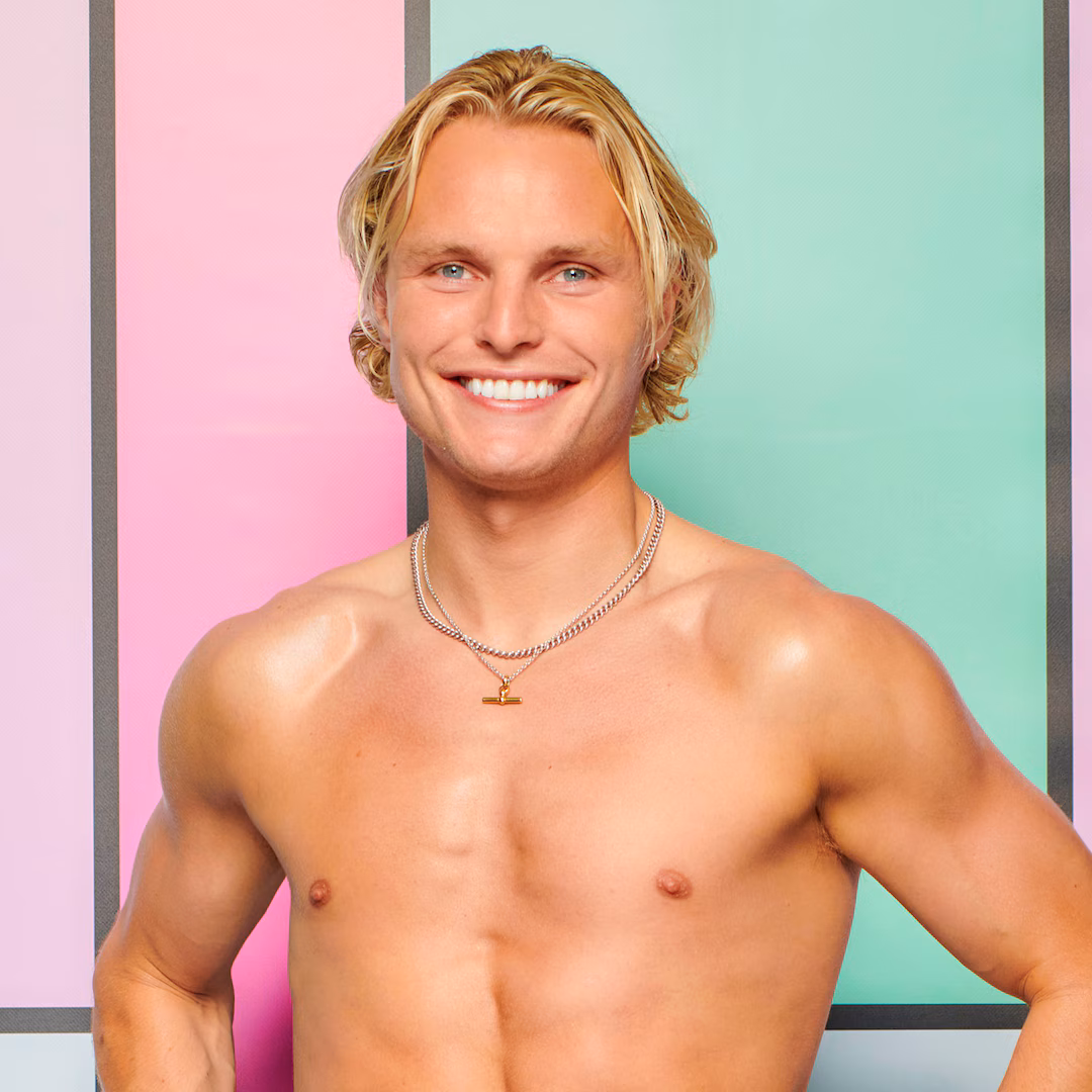 Love Island UK's George Knight Suddenly Quits, Leaves Villa