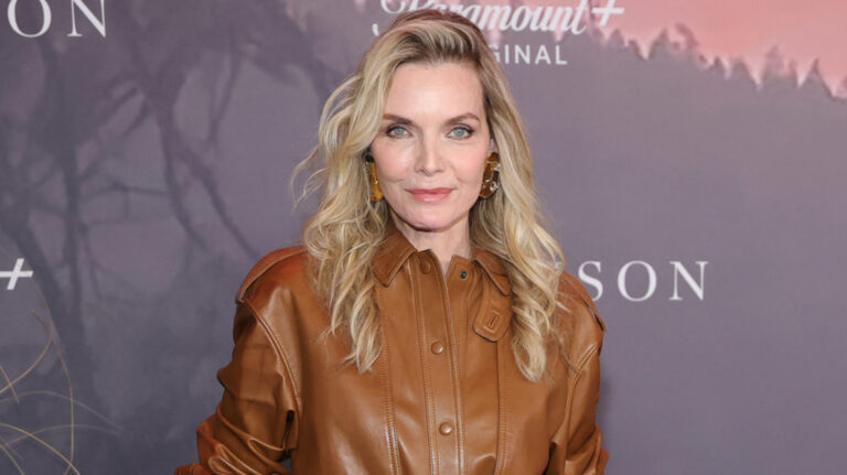 Michelle Pfeiffer’s Stunning No-Makeup Selfie Breaks the Internet: Fans Can’t Stop Raving