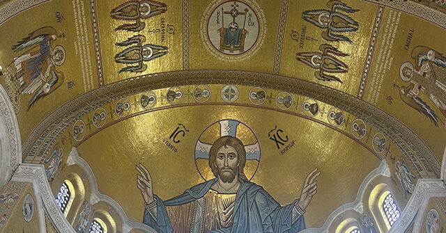 More Than a Million People Visit Serbian Church to Witness Holy Relic of Virgin Mary