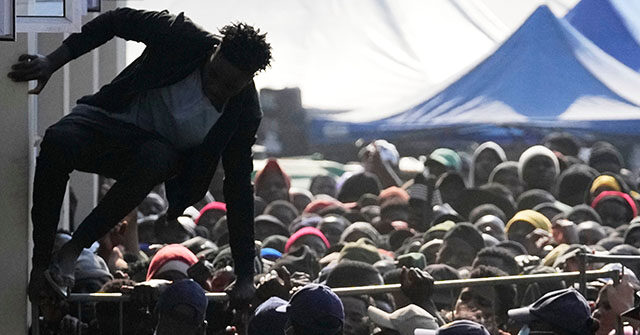 Police Battle Migrant Protesters at South African Deportation Facility