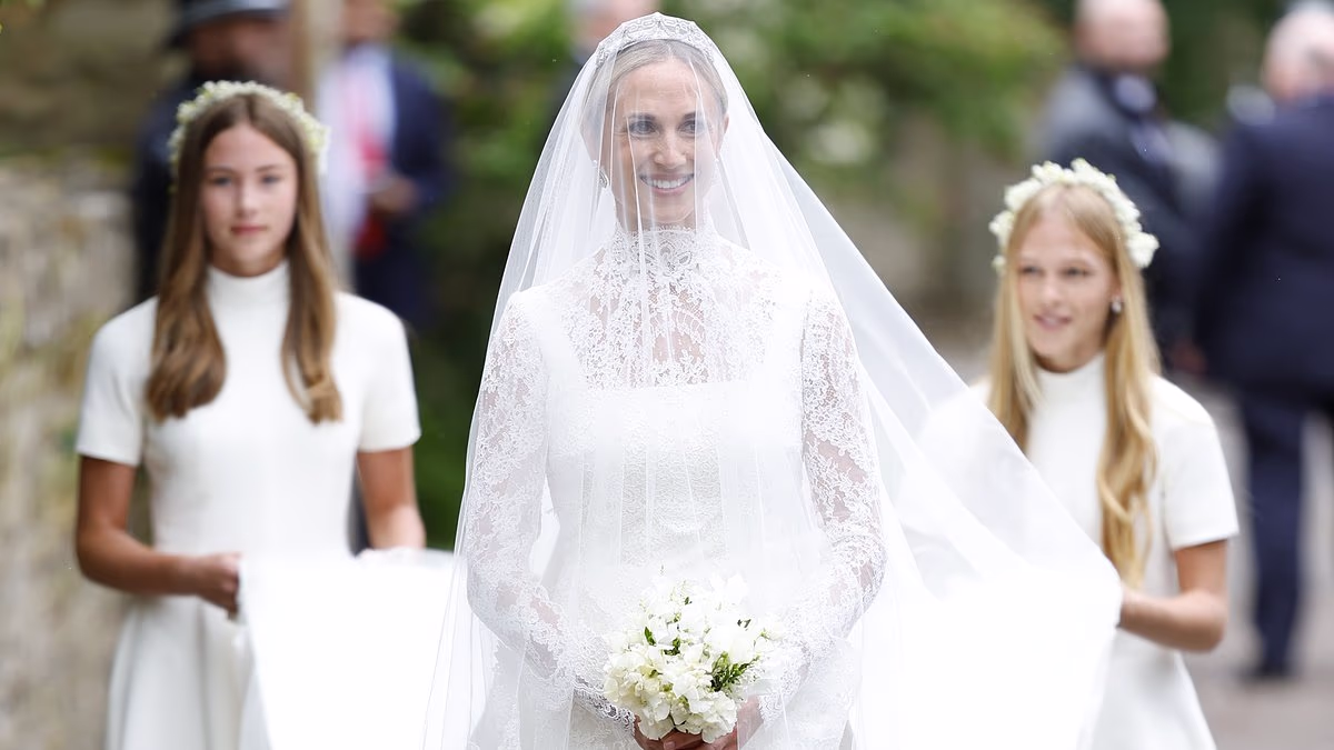 Royals arrive for the wedding of Peter Phillips and Harriet Sperling