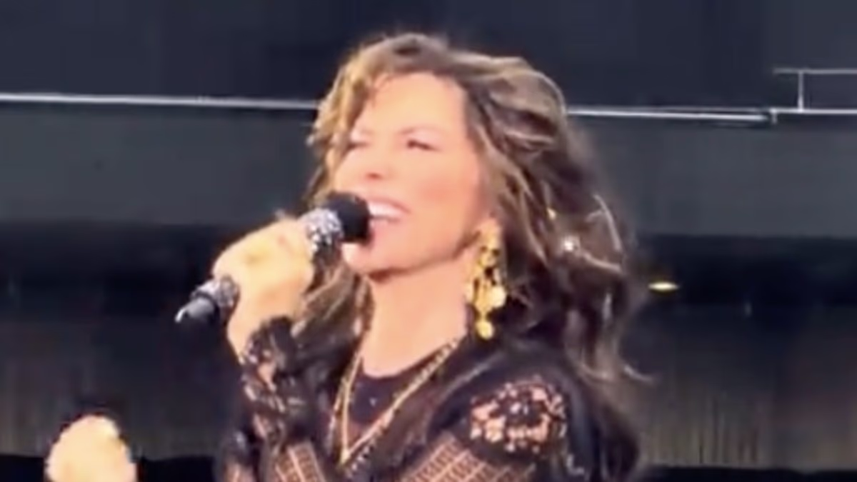 Shania Twain slammed over outfit and 'cringe' dance moves