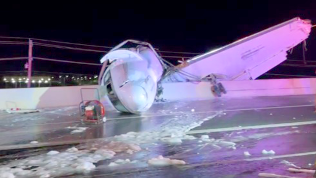 Texas plane crash leaves one dead, more injured after business jet catches fire on highway