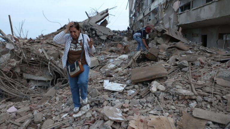 Death Toll in Venezuela Earthquakes Rises as Rescue Efforts Continue: Over 920 Dead, 3,360 Injured