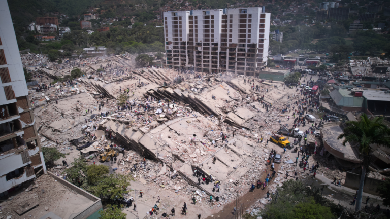 Venezuelan Earthquake Death Toll Climbs to 920 as US Rescuers Urgently Mobilize
