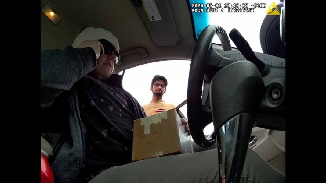 Video: Undercover detective foils $700K gold coin scheme with box of chocolate coins