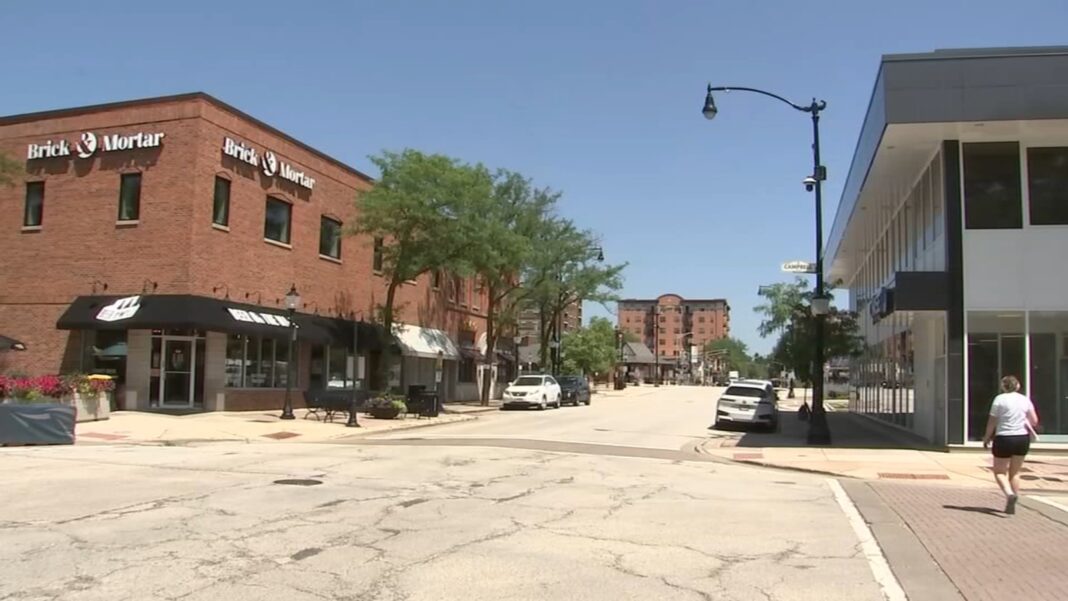 Arlington Heights, Illinois votes to move forward with 'sip and stroll' proposal allowing open containers in alfresco zone