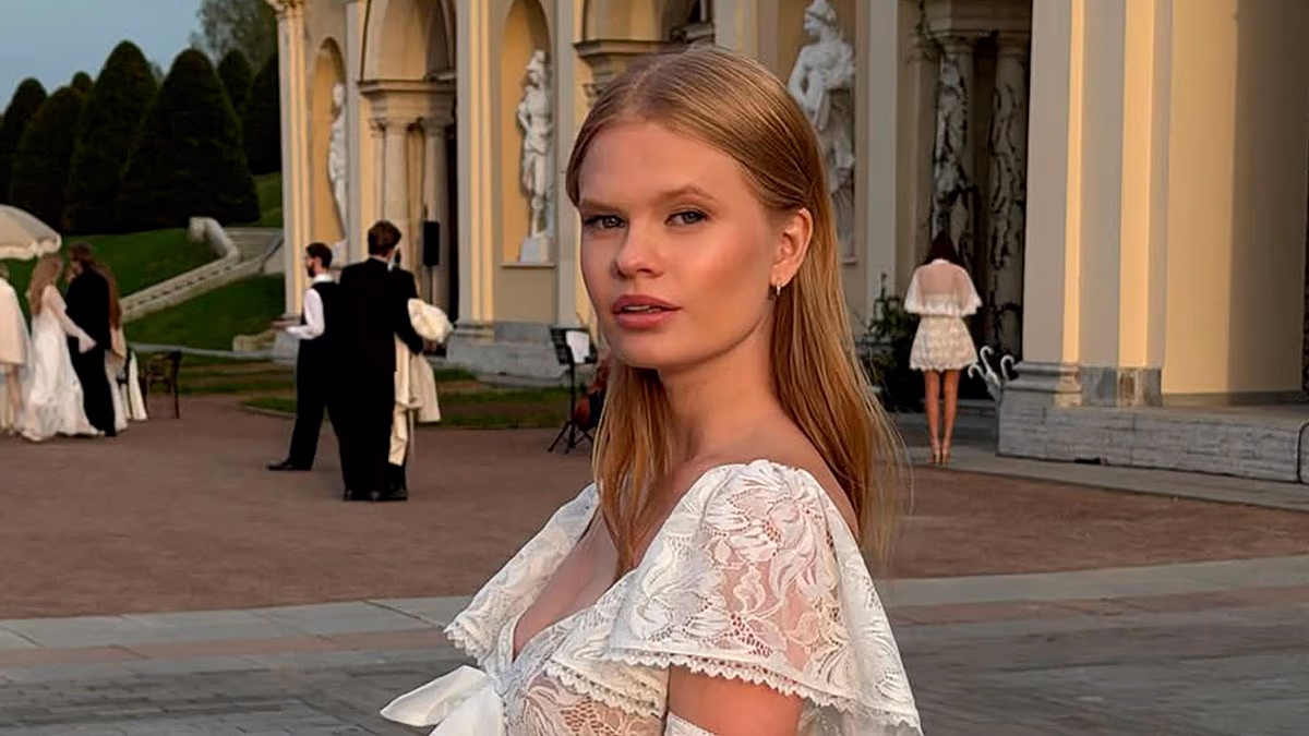 Beauty goes viral after mother points out who she looks like
