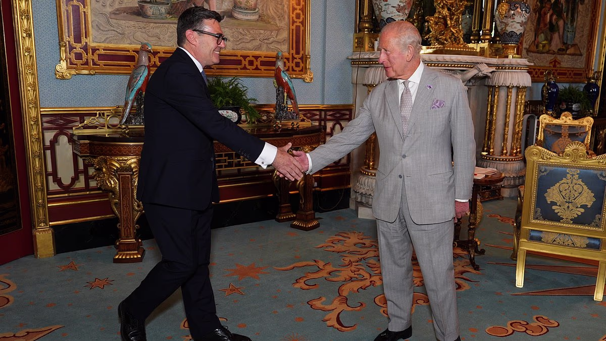 Burnham officially installed by the King after Starmer bows out