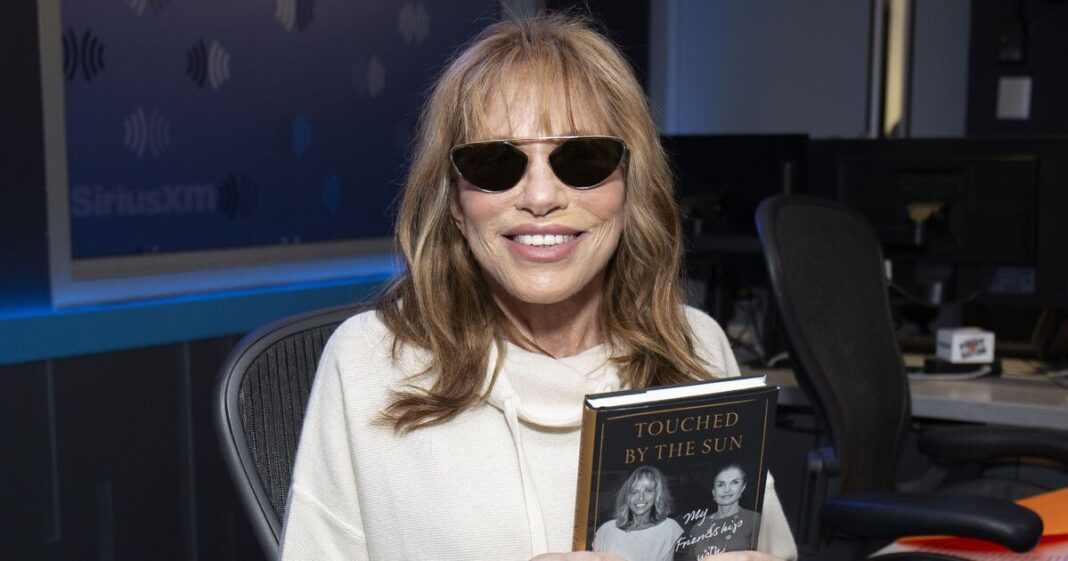 Carly Simon announces tragic Parkinson's diagnosis and cancer battle