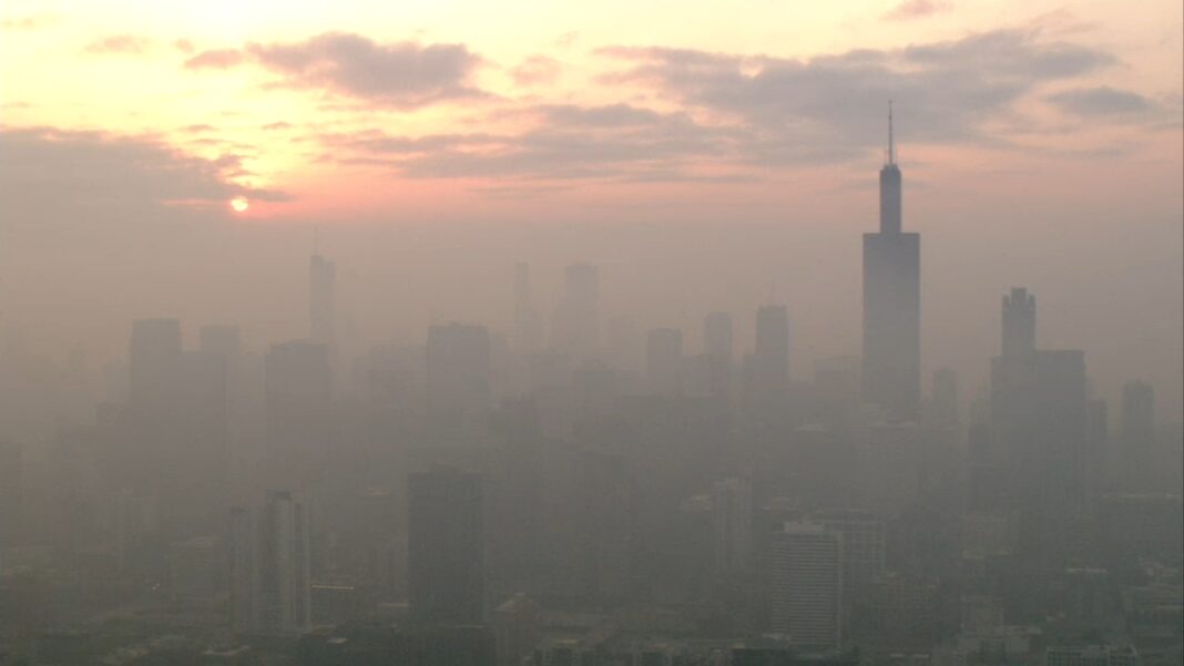 Chicago weather: Air Quality Alert in effect as Canadian wildfire smoke moves in, with unhealthy levels on air quality index map