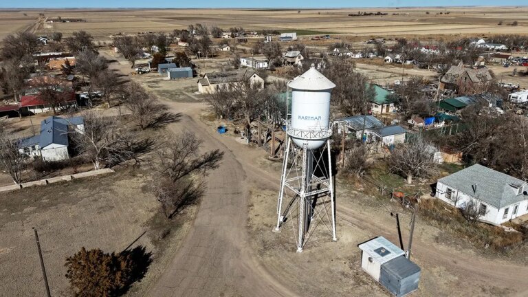 Colorado Town Faces Uncertainty as Mass Resignation of Officials Sparks Water Crisis Concerns