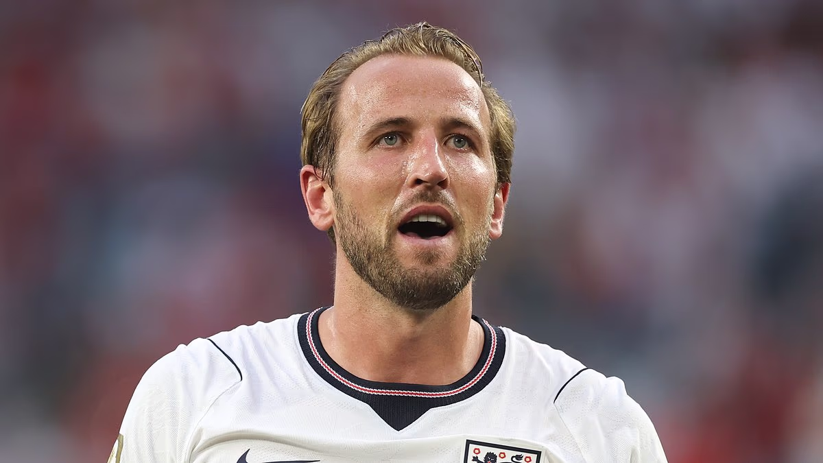 England captain Harry Kane hits out at ITV and broadcaster interviews 'trying to create division' between Thomas Tuchel and Jude Bellingham with questioning at the World Cup