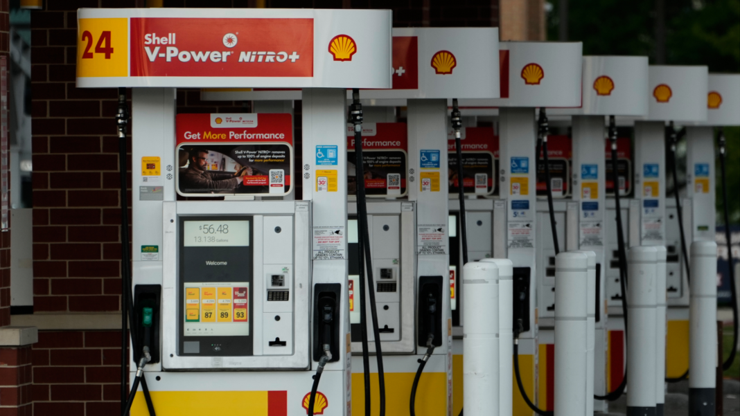 Gas prices top $4 a gallon as Iran war escalates