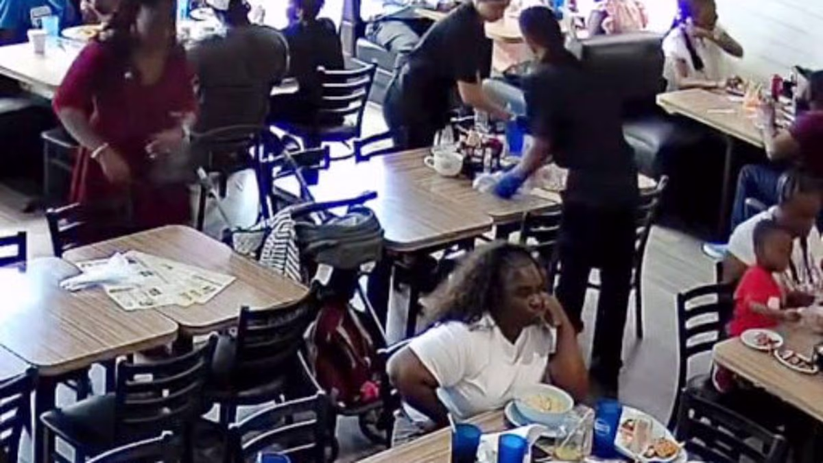 Greedy family filmed fleeing restaurant without paying