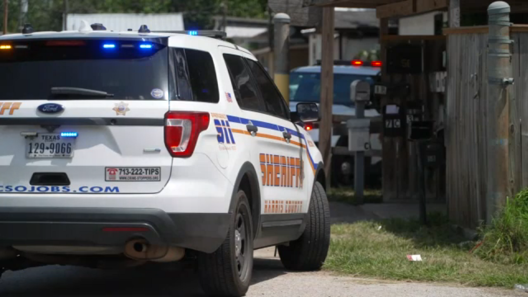 Humble shooting: Man, 19, fatally shoots his 17-year-old ex-girlfriend, her brother in 200-block of West Canino Road in Harris County, Texas, sheriff's office says