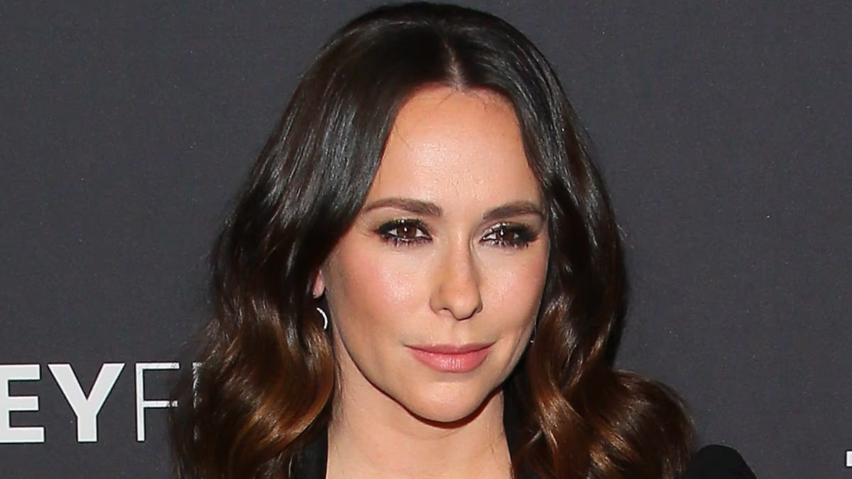 Jennifer Love Hewitt doesn't look like this anymore