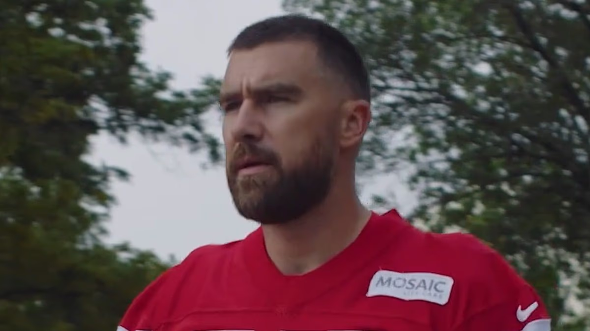 Kelce back on the field for Chiefs practice after marrying Swift