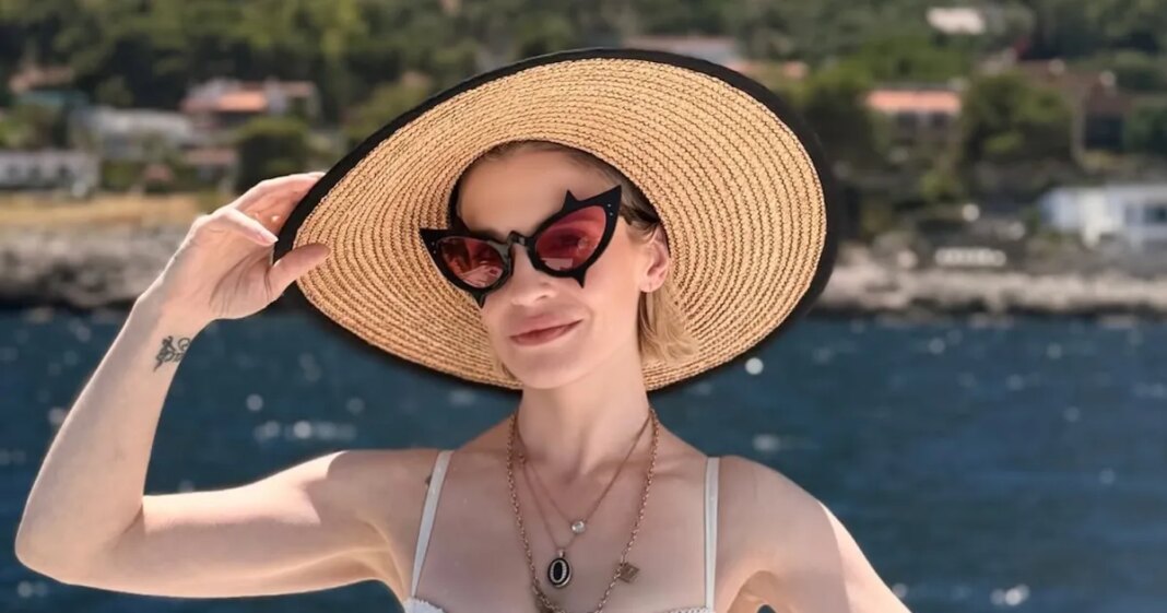 Kelly Osbourne Rocks Corset-Style Swimsuit After Firing Back at Body-Shamers