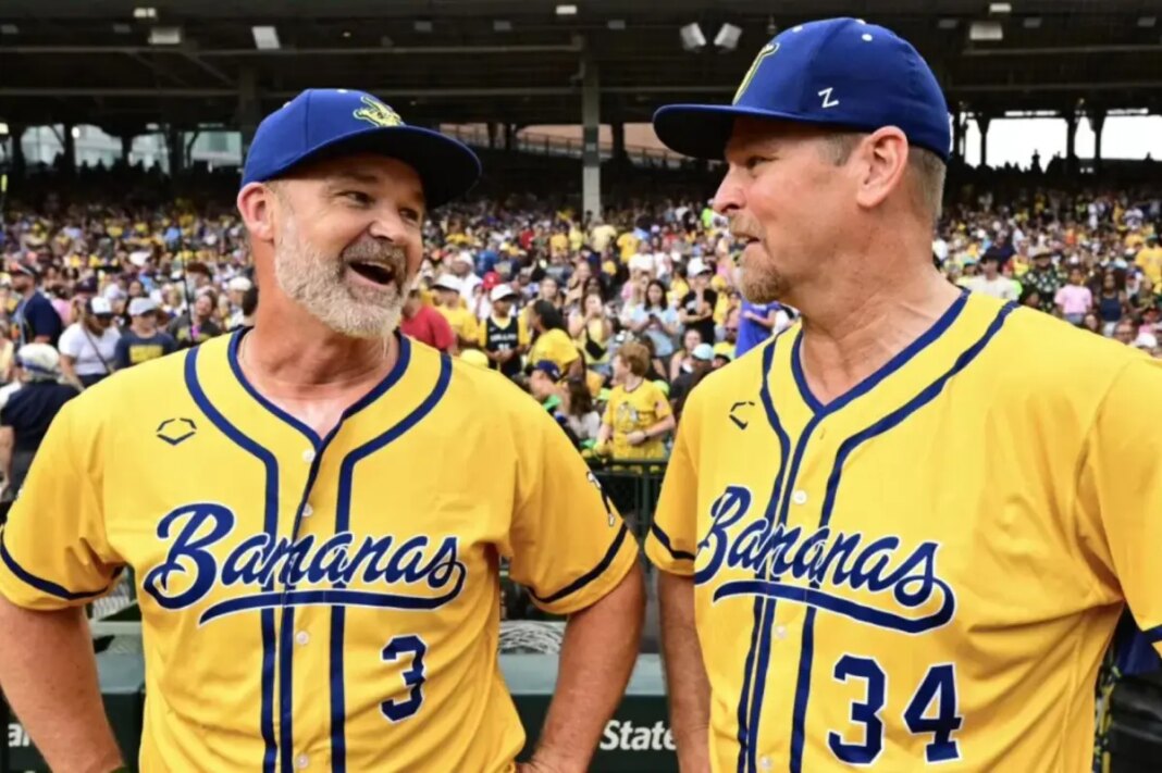 Kerry Wood throws crazy-cool trick pitch for Savannah Bananas