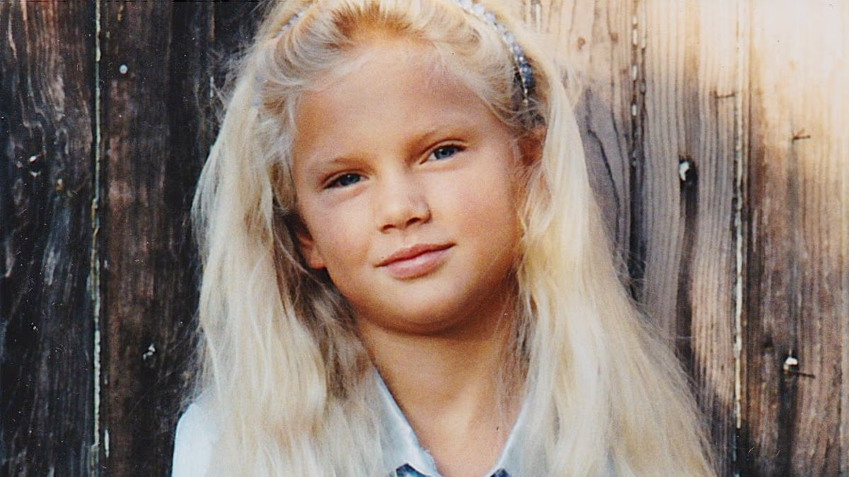 Lost trove of toothless and chubby-cheeked Taylor Swift pictures