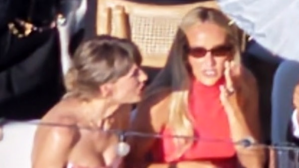 Mahomeses stick with Travis and Taylor at ex-Chief's wedding