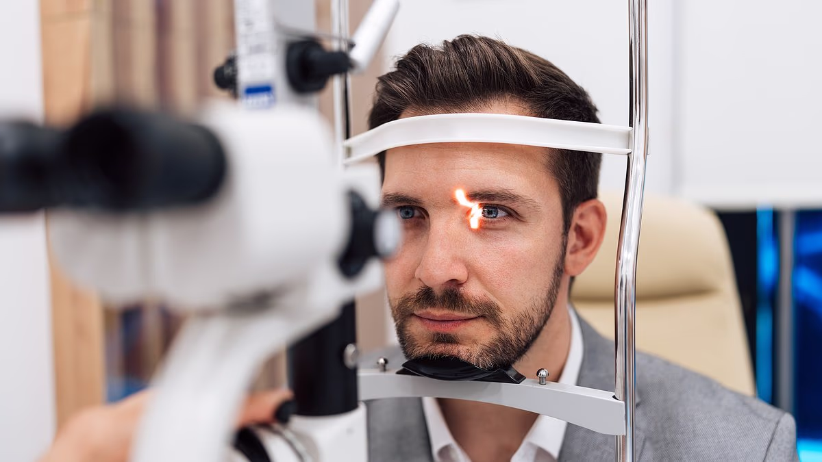 Man's eye 'stye' turned out to be a worm never before contracted in US