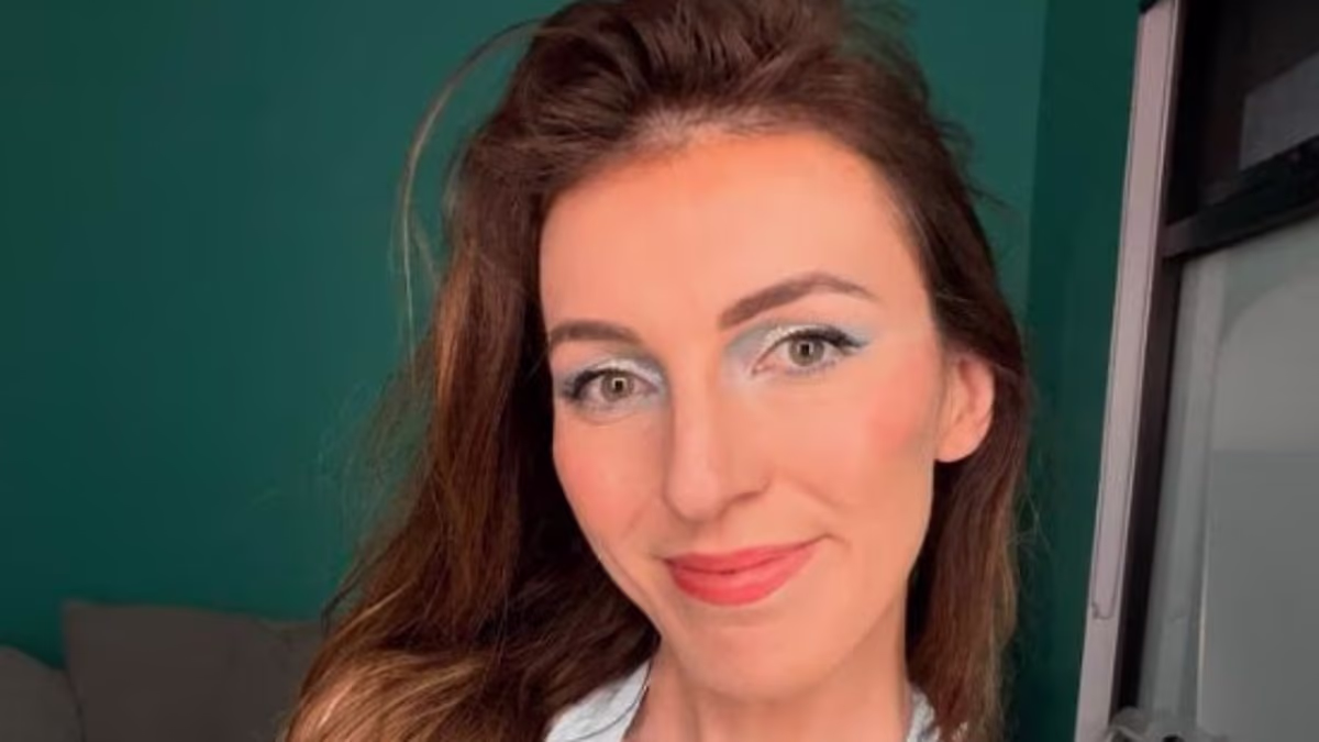 Melanie Bracewell brutally shuts down Dave Hughes after he sends bizarre message on her birthday: 'I'm not reading all this'