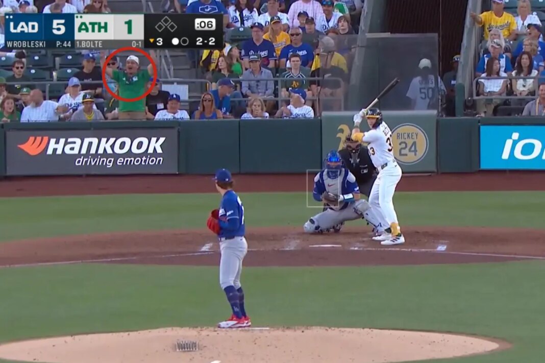 Mexico fan brings World Cup 2026 energy to Dodgers game