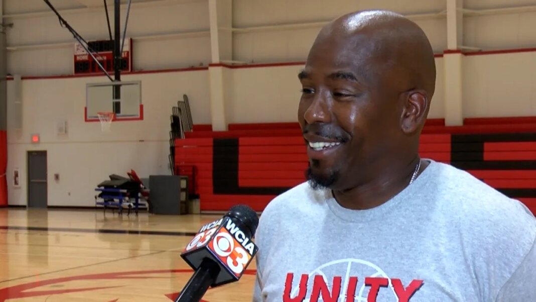 Mike Phillips promoted to Unity Christian head boys’ basketball coach
