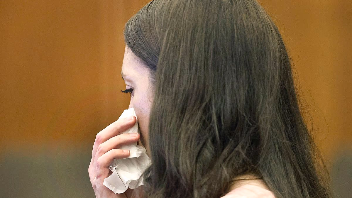 Mom gulps at sight of ex-husband in 'America's saddest murder trial'