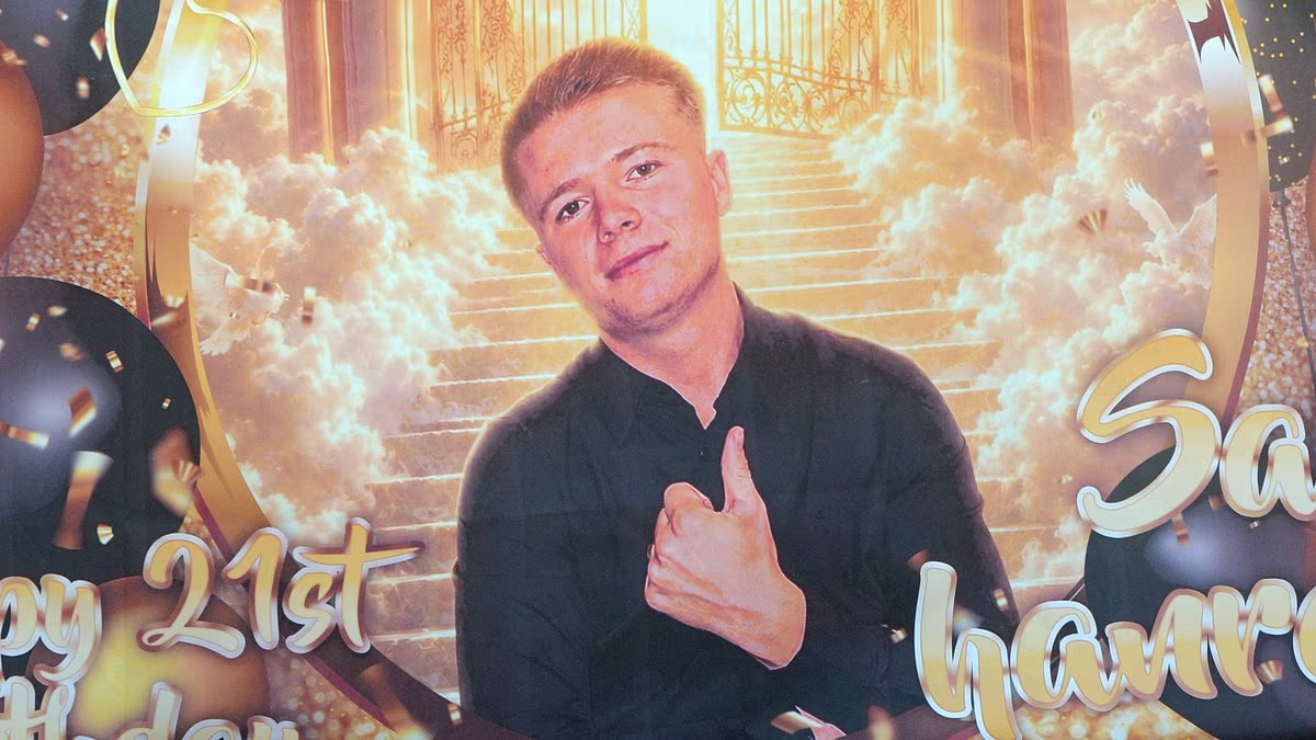 Mourners pay tribute to British illegal immigrant shot dead in US: Friends and family in London let off flares and balloons in memory of 'member of Irish traveller conman gang'