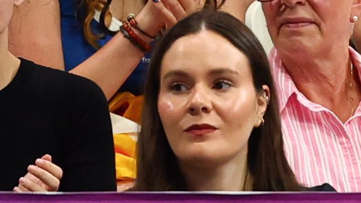 Pregnant Holly Ramsay looks forlorn as heartbroken husband Adam Peaty fails to win medal in the 4x100m medley relay at the Commonwealth Games