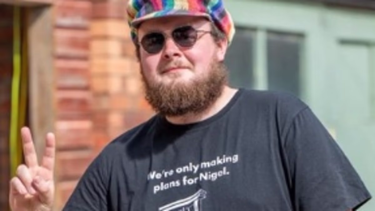 Reform reports Zack Polanski to the police for sharing photo of T-shirt about Nigel Farage's execution